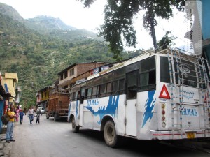 unser Bus auf der Fahrt von Chamba nach Bharmour/Himachal Pradesh/Indien